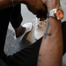 Load image into Gallery viewer, MEN'S SILVER INVISIBLE SOCKS | WHITE