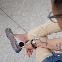 Load image into Gallery viewer, MEN'S SILVER INVISIBLE SOCKS | GREY