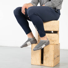 Load image into Gallery viewer, MEN'S SILVER ANKLE SOCKS | GREY