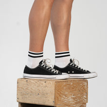 Load image into Gallery viewer, MEN'S SILVER RETRO-QUARTER SOCKS | WHITE