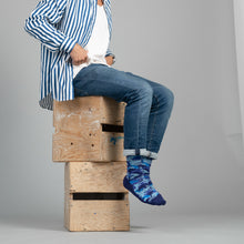 Load image into Gallery viewer, MEN'S SILVER CREW SOCKS | BLUE CAMO