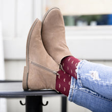 Load image into Gallery viewer, MEN'S SILVER CREW SOCKS | PAISLEY ROUGE