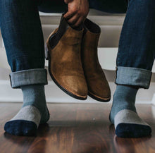 Load image into Gallery viewer, MEN'S SILVER CREW SOCKS | PIQUE