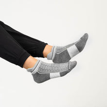 Load image into Gallery viewer, WOMEN'S SILVER ANKLE SOCKS | GREY