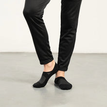 Load image into Gallery viewer, MEN'S SILVER NO SHOW SOCKS | BLACK