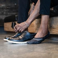 Load image into Gallery viewer, MEN'S SILVER INVISIBLE SOCKS | BLACK
