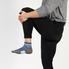 Load image into Gallery viewer, MEN'S SILVER QUARTER SOCKS | DENIM
