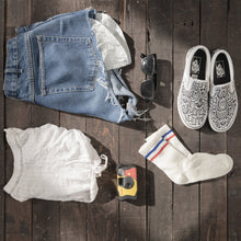 Load image into Gallery viewer, WOMEN'S SILVER RETRO SOCKS | THE CLASSIC
