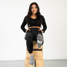 Load image into Gallery viewer, WOMEN'S SILVER ANKLE SOCKS | GREY
