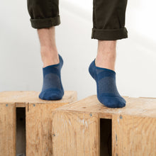 Load image into Gallery viewer, MEN'S SILVER NO SHOW SOCKS | DENIM BLUE
