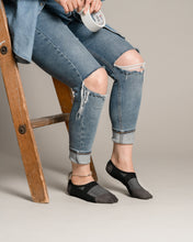 Load image into Gallery viewer, SILVER NO SHOW SOCKS | BLACK WITH GREY
